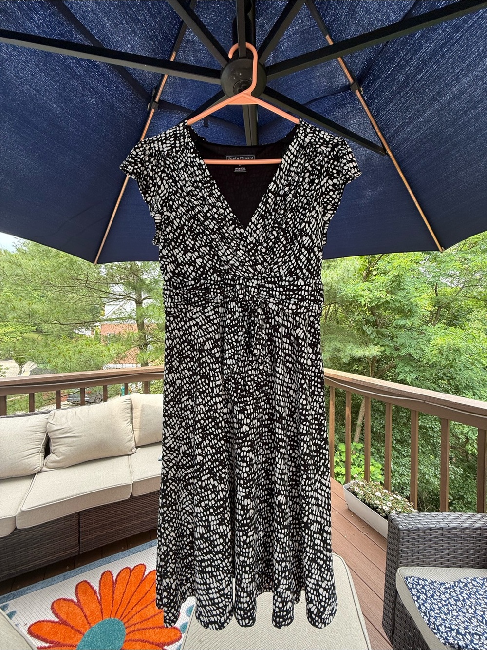 Jessica Howard Black and White Midi Dress with V-Neck